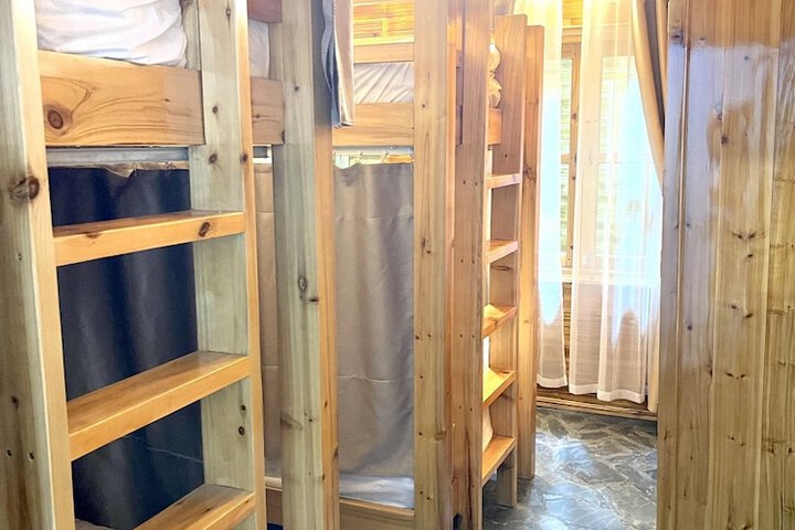 Room 33 of 141