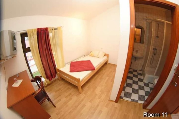 Room 10 of 20