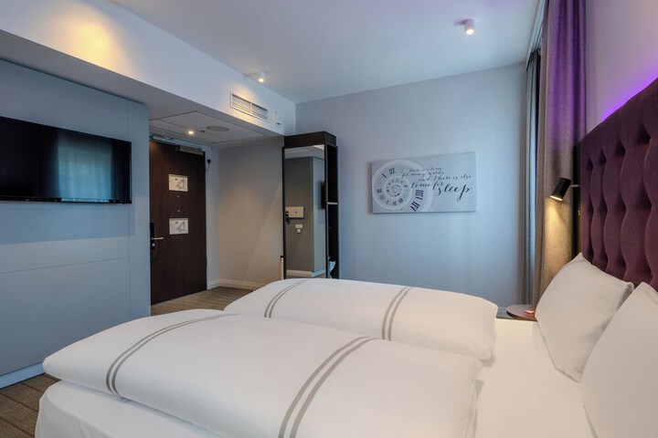 Room 15 of 79