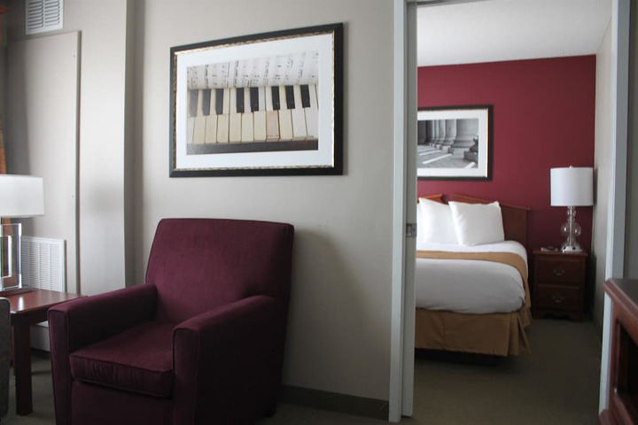 1 Bedroom Queen Bed Accessible (9 of 10)