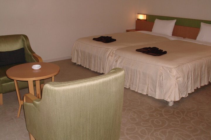 Room 22 of 100