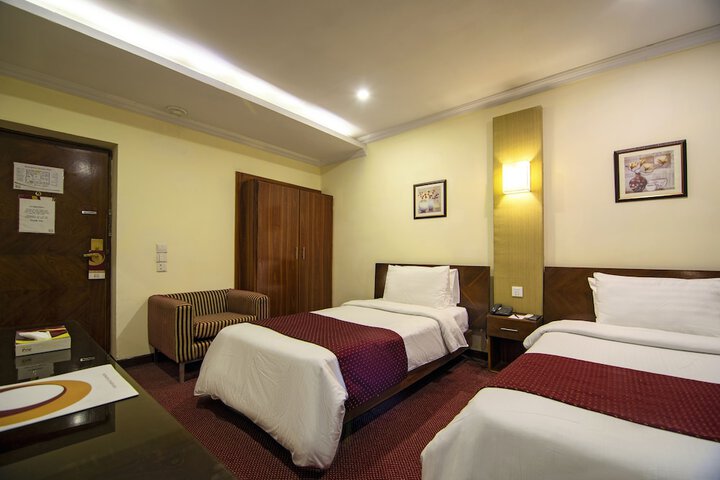 Room 15 of 37