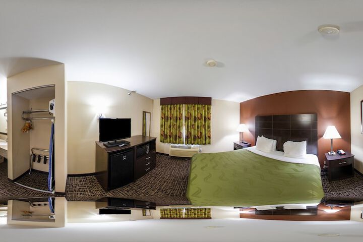 1 King Bed (3 of 15)
