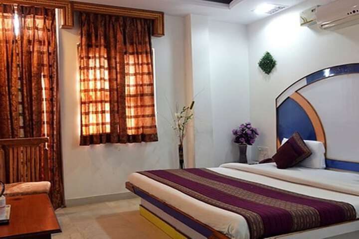 Room 17 of 27