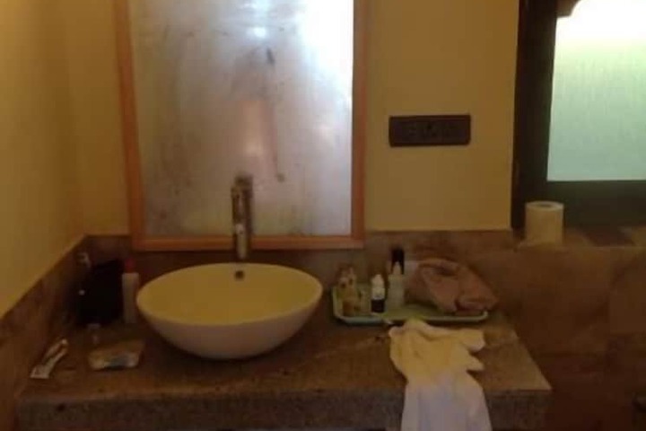 Room 9 of 25