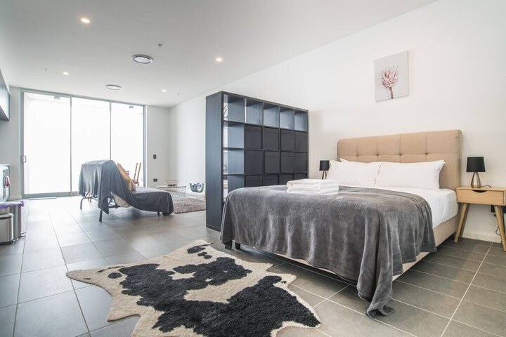 Room 5 of 17