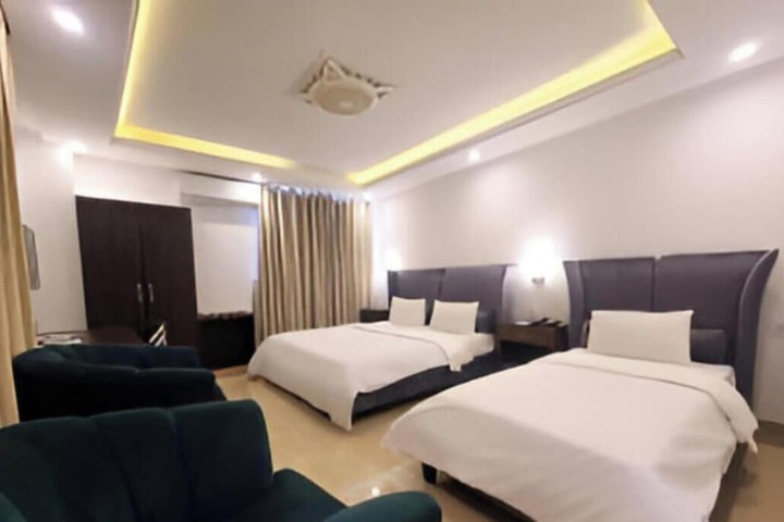 Room 16 of 27