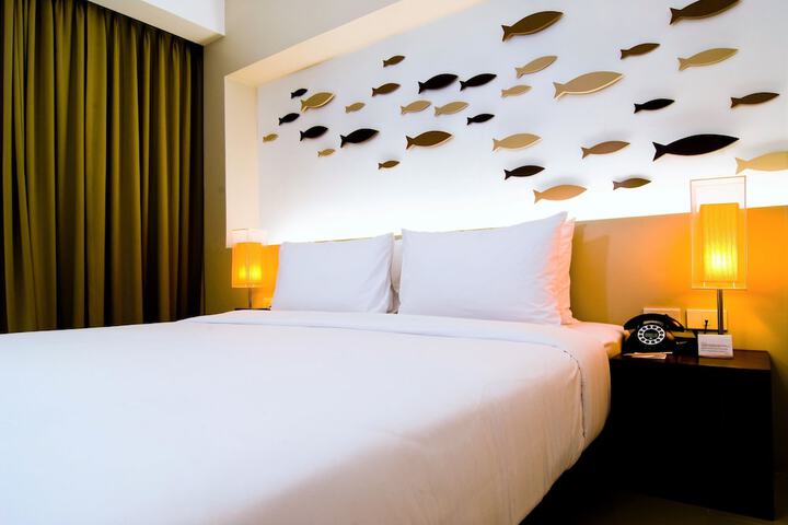 Room 4 of 33