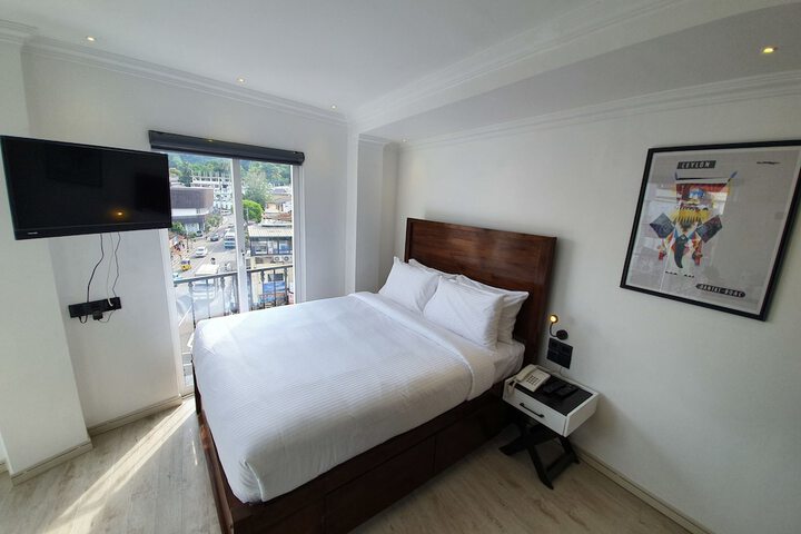 Room 6 of 24