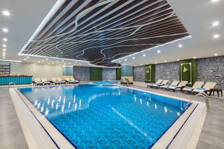 Pool 45 of 160