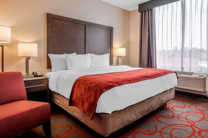 1 King Bed (3 of 23)