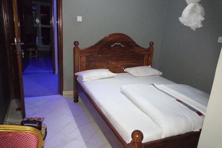 Room 4 of 14