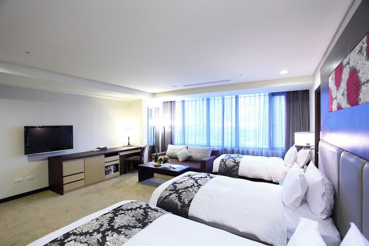 Room 30 of 97