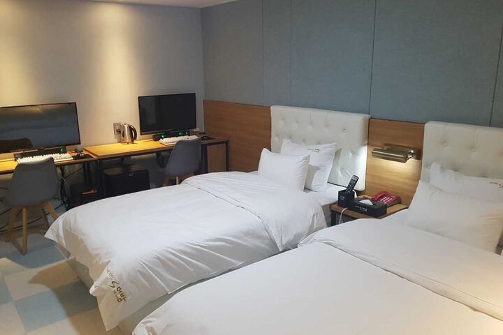 Room 35 of 60