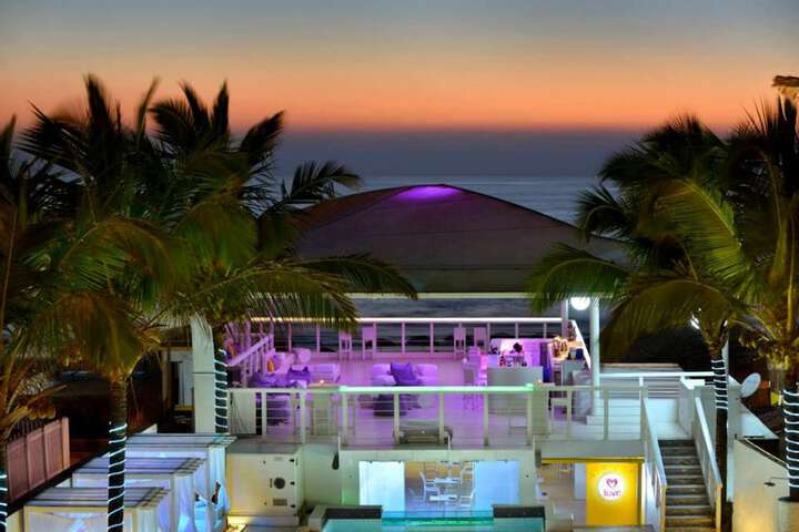 Hotel Pool
