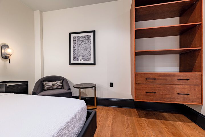 Room 10 of 341