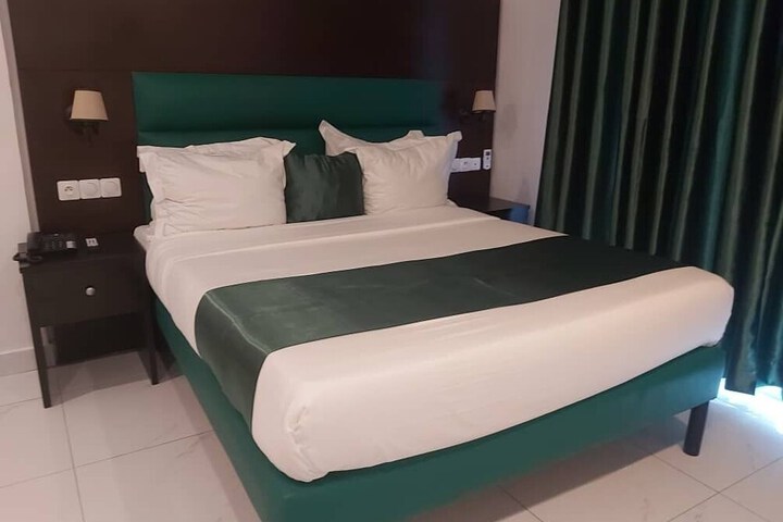 Room 2 of 18
