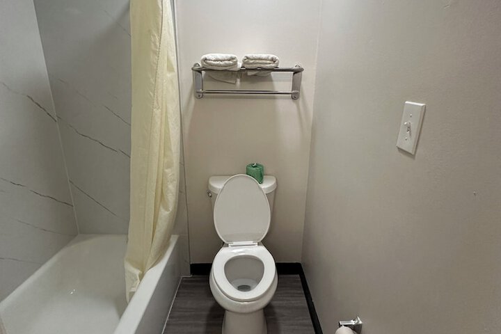 Room 8 of 9