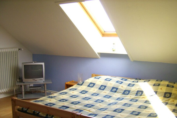 Room 9 of 38