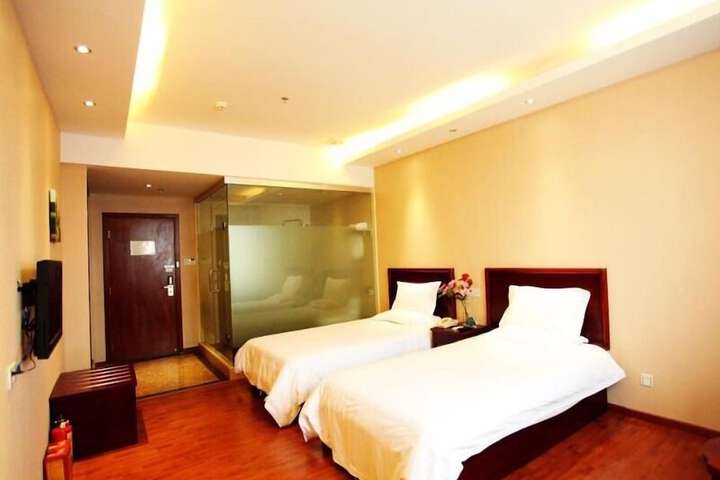 Room 6 of 52