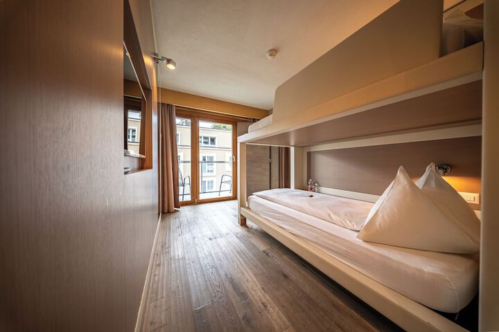 Room 21 of 74