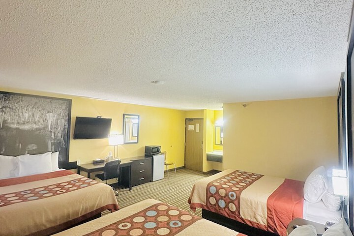 1 Queen Bed (7 of 23)