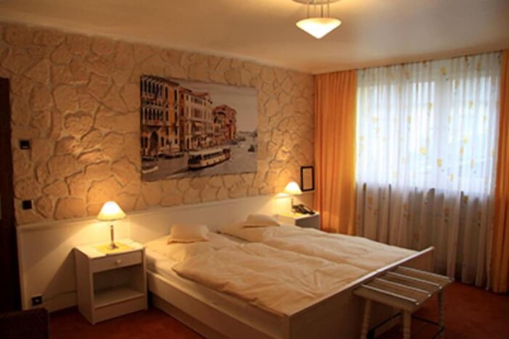 Room 2 of 16