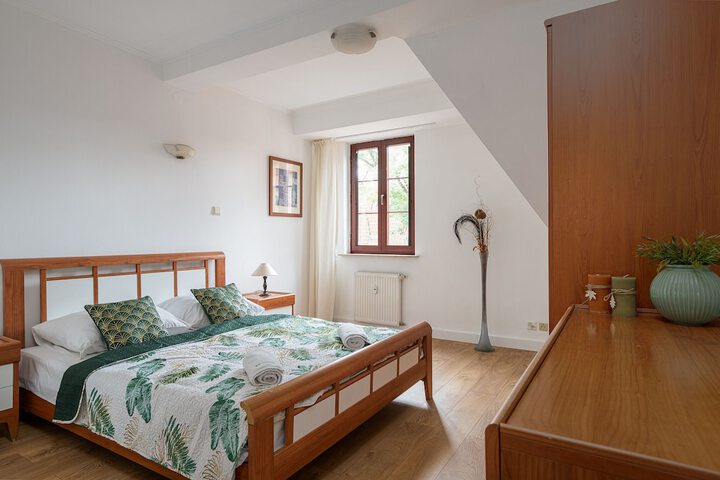 Room 42 of 178