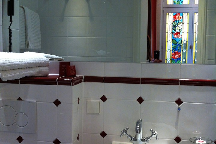 Room 12 of 40
