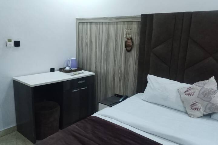 Room 42 of 104