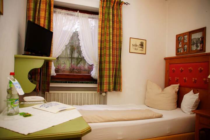Room 13 of 79