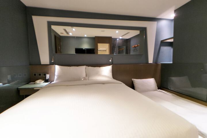 Room 20 of 36
