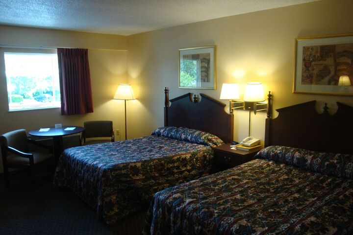 2 Double Beds (1 of 6)