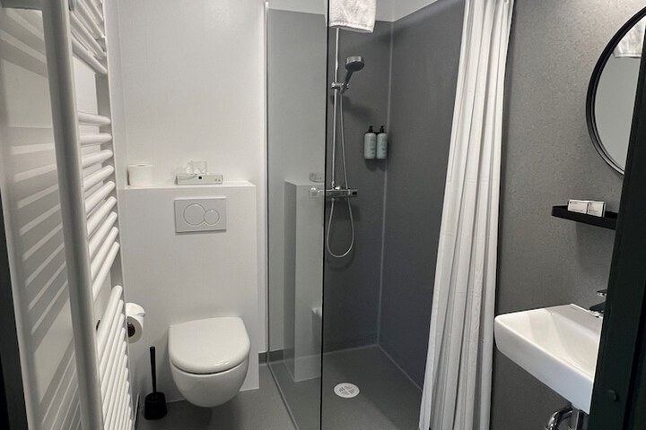 Room 33 of 63