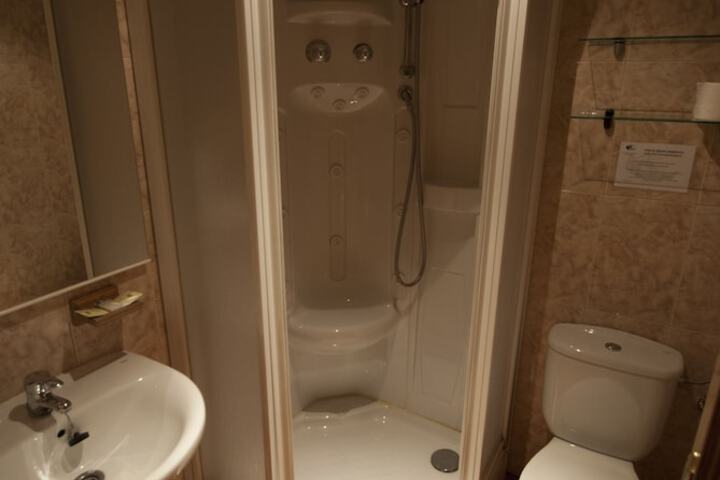 Room 10 of 19
