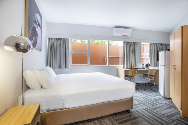Room 4 of 25