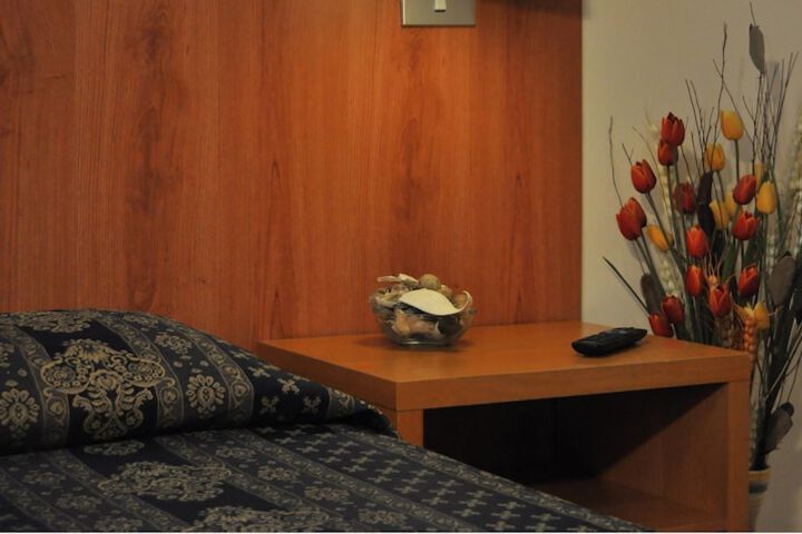 Room 12 of 28