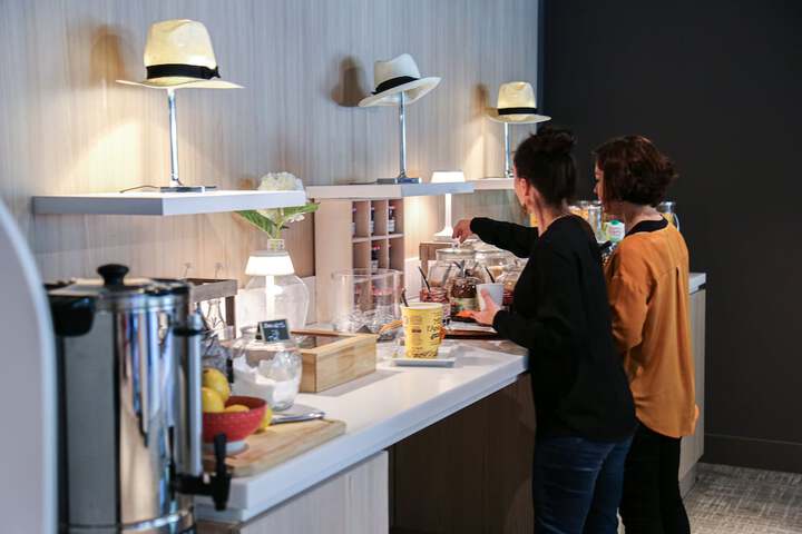 Breakfast/Coffee Service 64 of 78