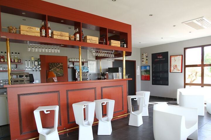 Lounge 19 of 26