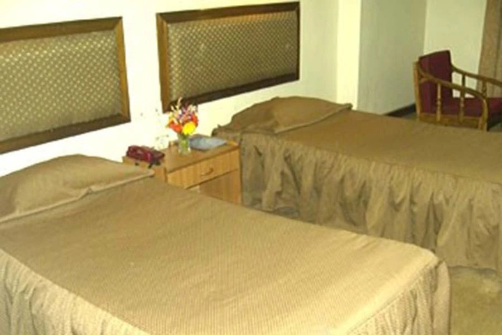 Room 4 of 11