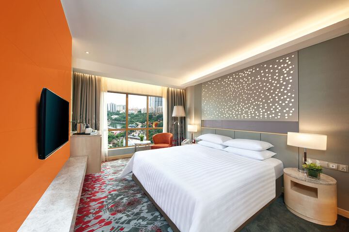 Room 3 of 33