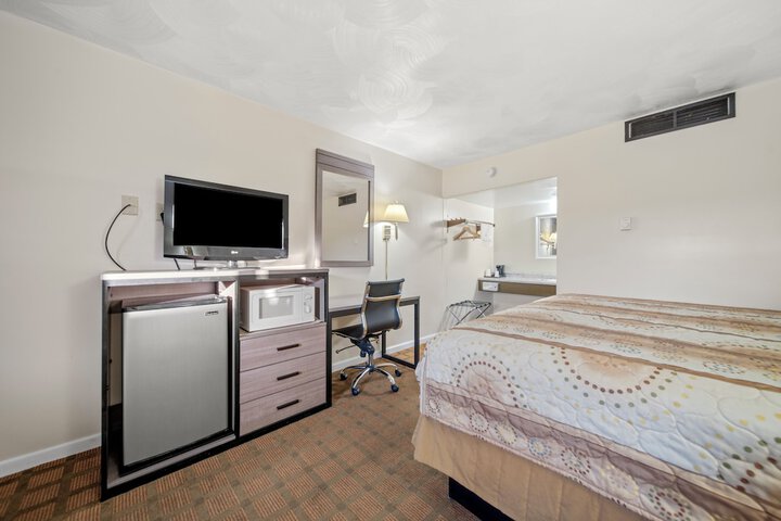 Room 22 of 38