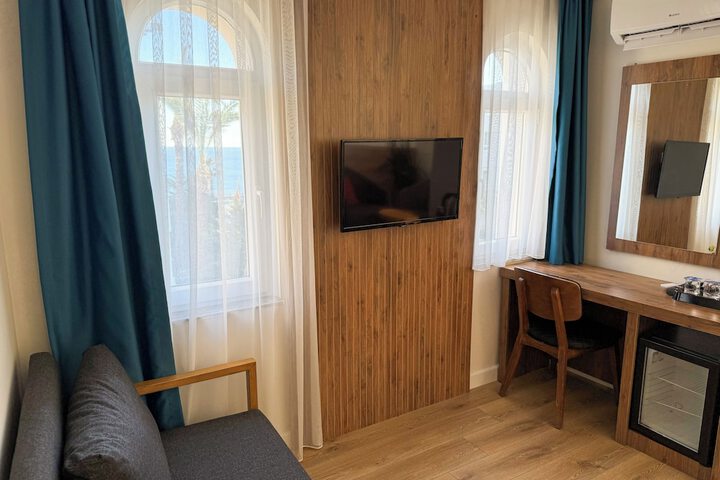 Room 9 of 30