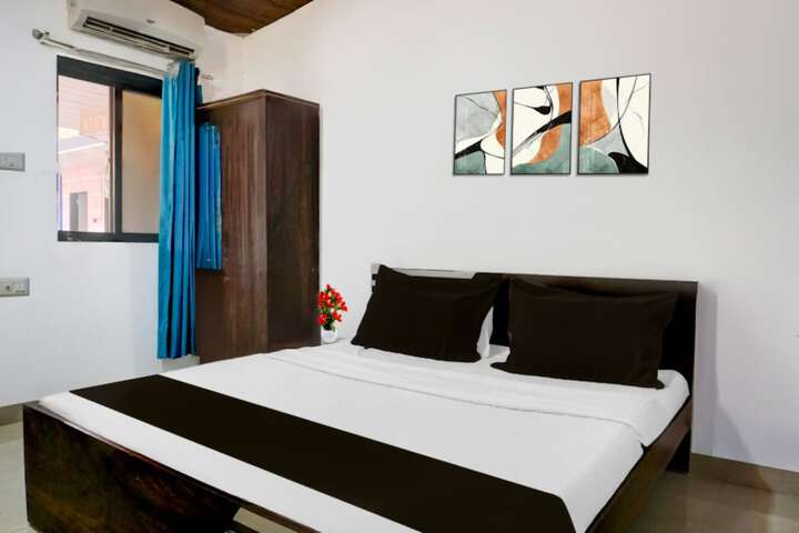 Room 3 of 9
