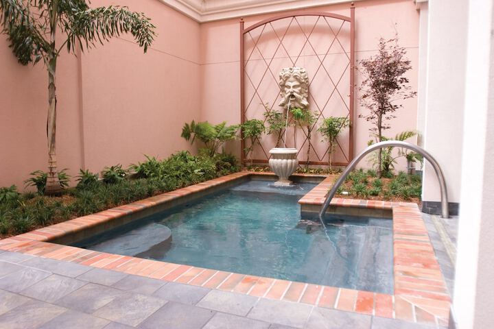 Pool Hotel