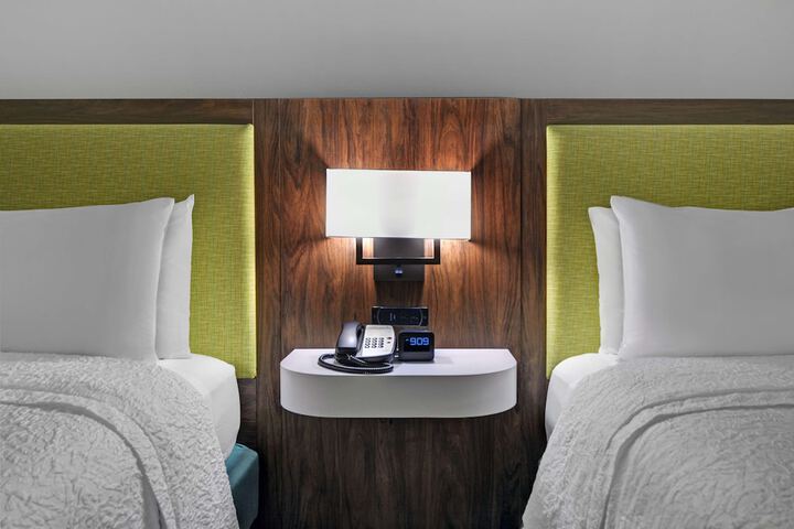 2 Queen Beds (6 of 9)