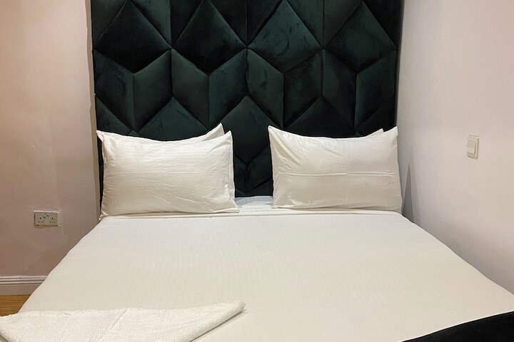 Room 17 of 33