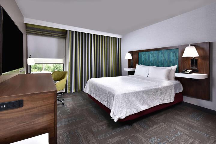 2 Queen Beds (8 of 10)