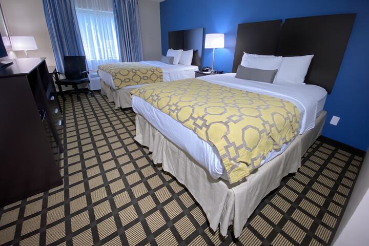 2 Queen Beds (2 of 7)