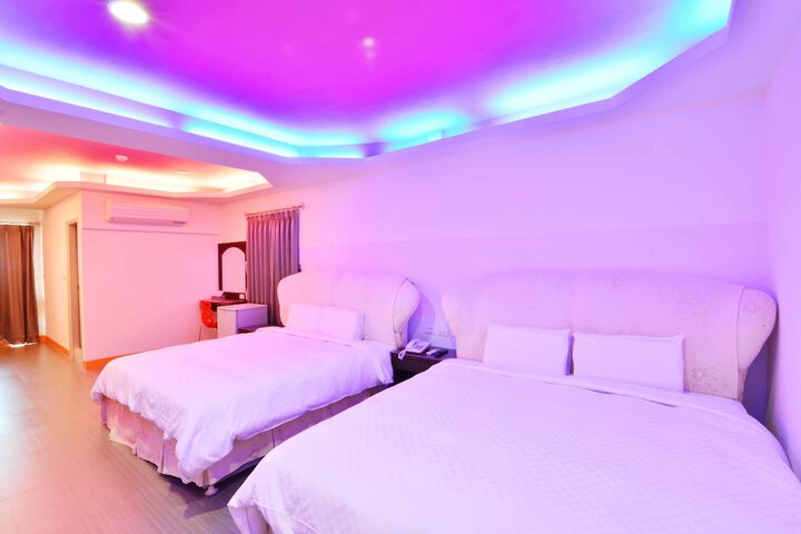 Room 9 of 36
